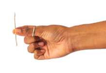 कानों की सफाई के लिए क्या आप भी करते हैं कॉटन बड्स का उपयोग ? अगर हाँ तो हो जाएँ सावधान